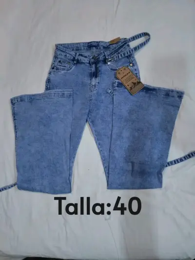 Jeans azul claro talla 40 con bolsillos - miniatura 1