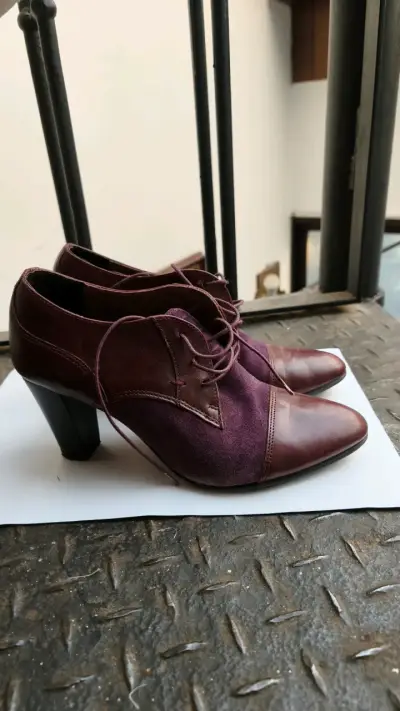 Zapatos de tacón burdeos para mujer - miniatura 1