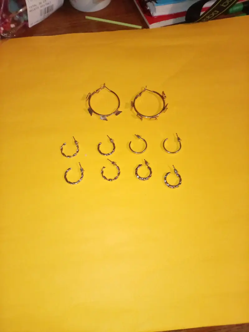 Set de aros y pulseras de bisutería - 2