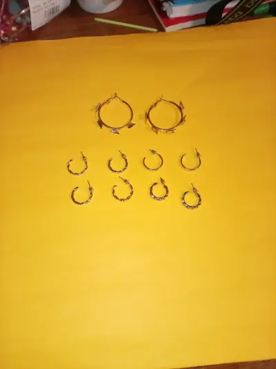 Set de aros y pulseras de bisutería - miniatura 2