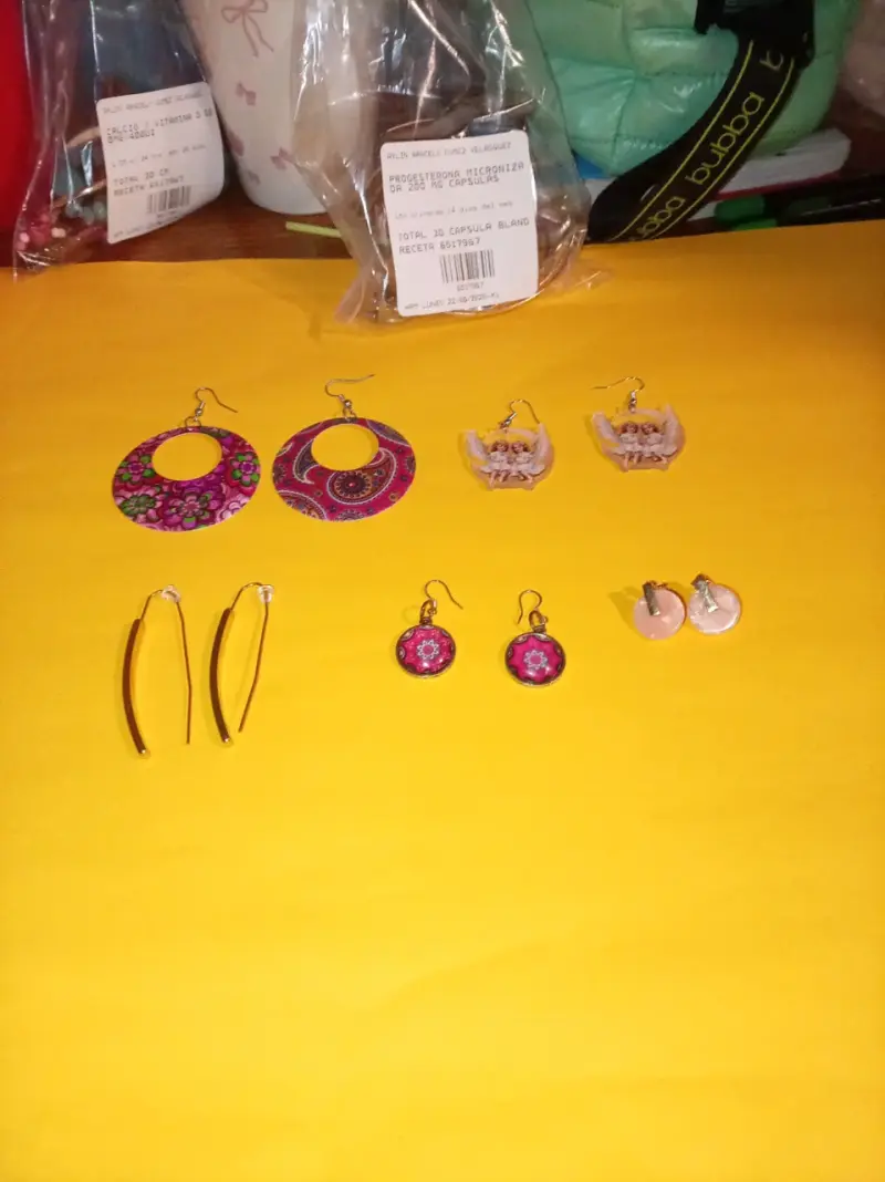 Set de aros y pulseras de bisutería - 6