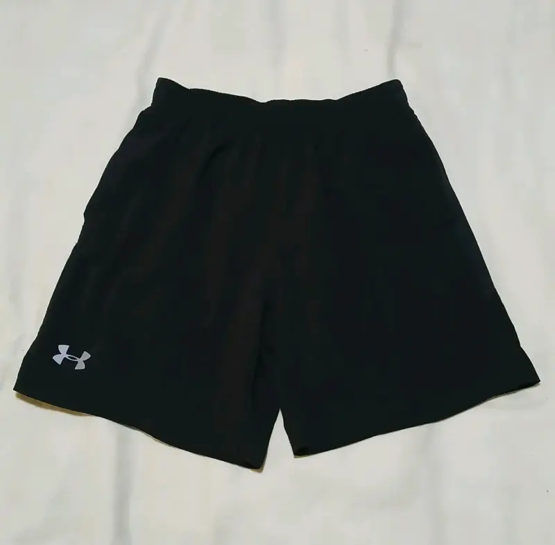 Shorts deportivos negros Under Armour talla s