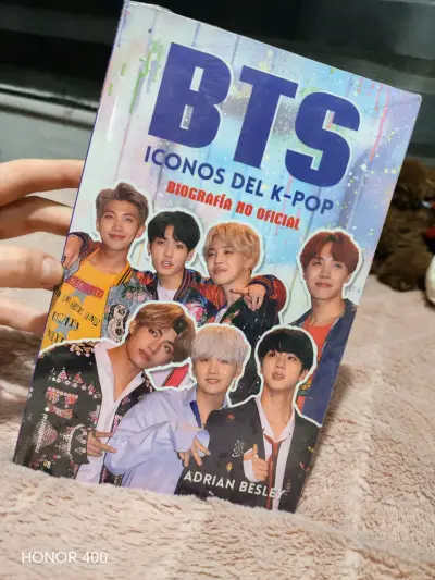 Libro 'BTS: Iconos del K-Pop' Biografía No oficial - miniatura 1