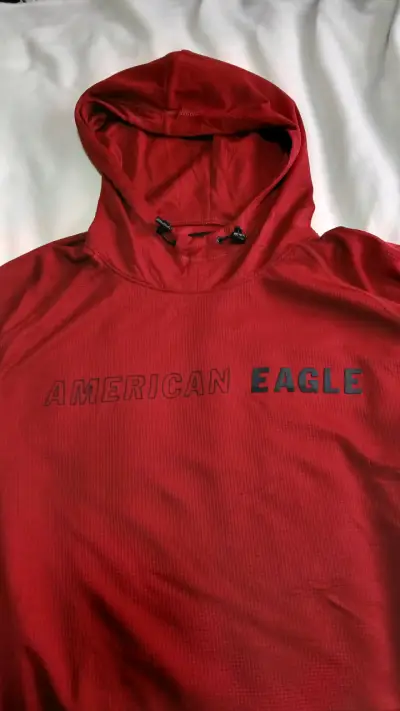 Polerón con capucha rojo American Eagle - miniatura 2