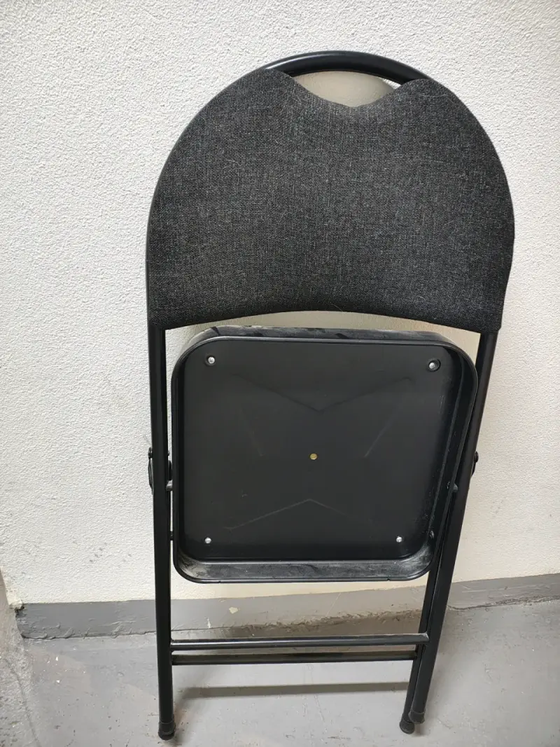 Silla Plegable Negra de Metal y Tela - 2