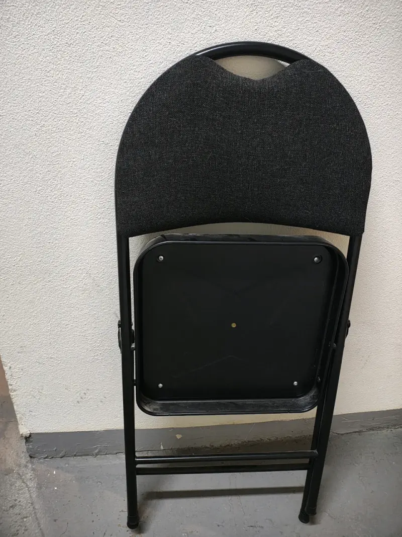 Silla Plegable Negra de Metal y Tela - 4