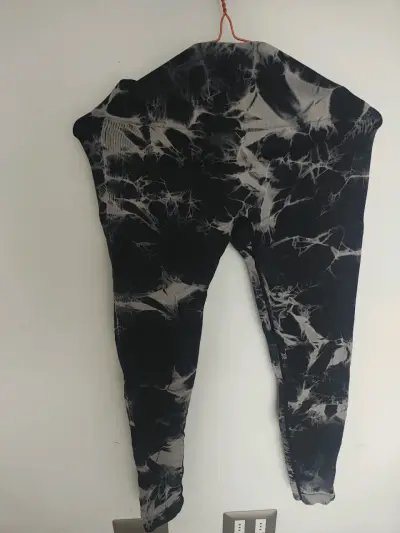 Leggings deportivos con diseño tie-dye - miniatura 2