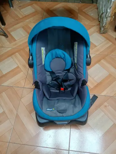 Coche de bebé azul más un portabebés - miniatura 5