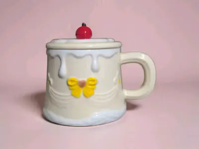 Taza de cerámica con diseño de pastel + tapa - miniatura 1