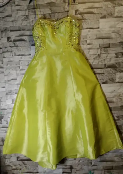 Vestido de noche largo verde con detalles brillantes - miniatura 3
