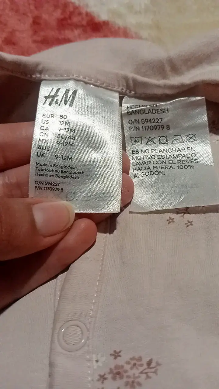 Pijama de bebé H&M rosa con estampado floral - 3
