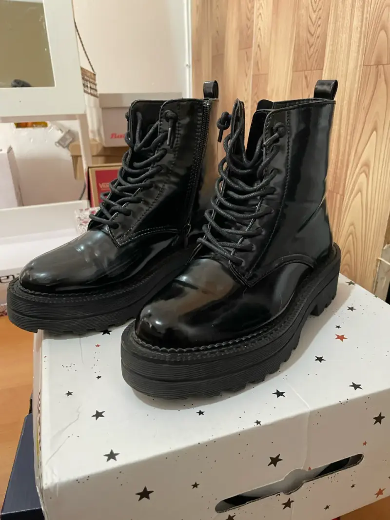 Botas negras de charol con plataforma - 1