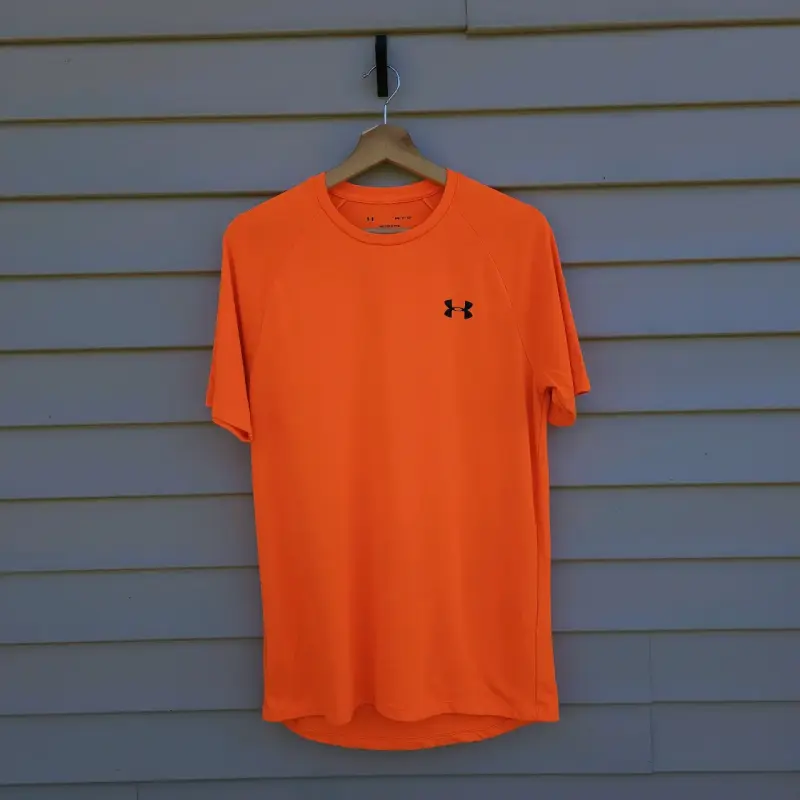 Polera deportiva naranja Under Armour - 1