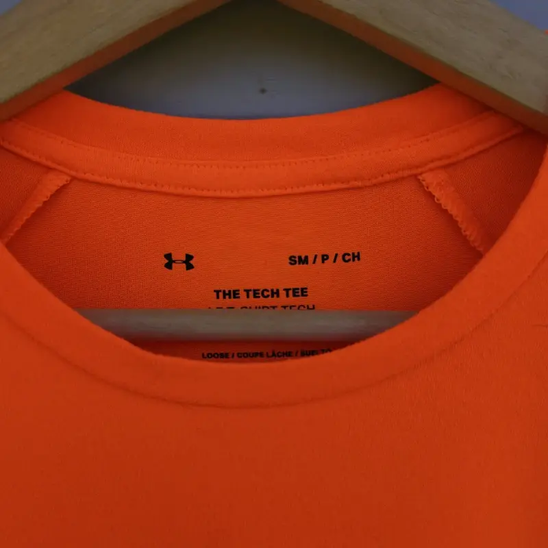 Polera deportiva naranja Under Armour - 2