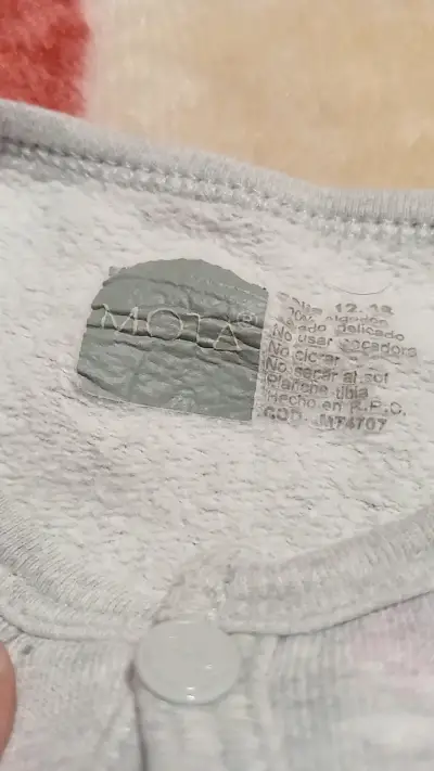 Enterito de bebé gris con estampado floral - miniatura 4