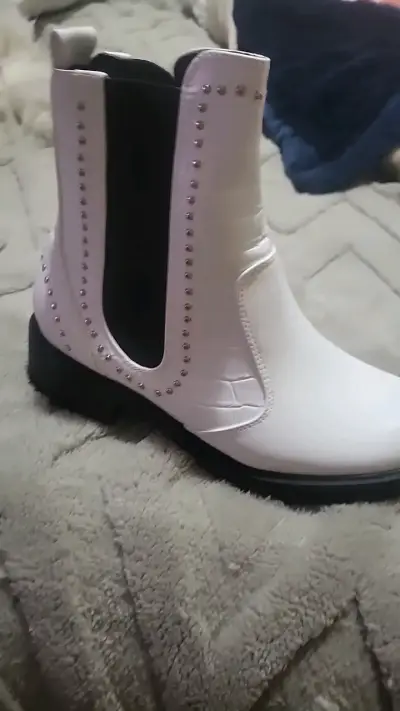Botines blancos con tachuelas estilo Chelsea - miniatura 2
