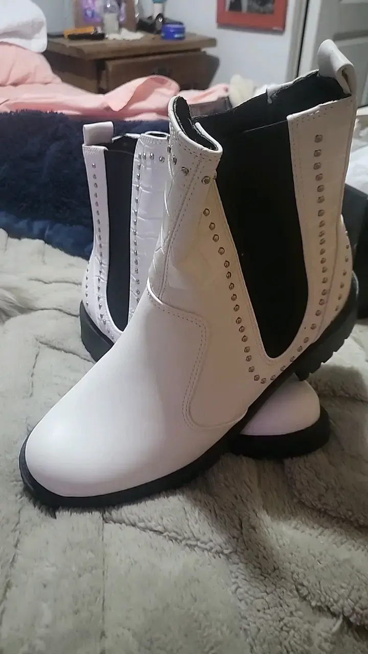 Botines blancos con tachuelas estilo Chelsea - 4
