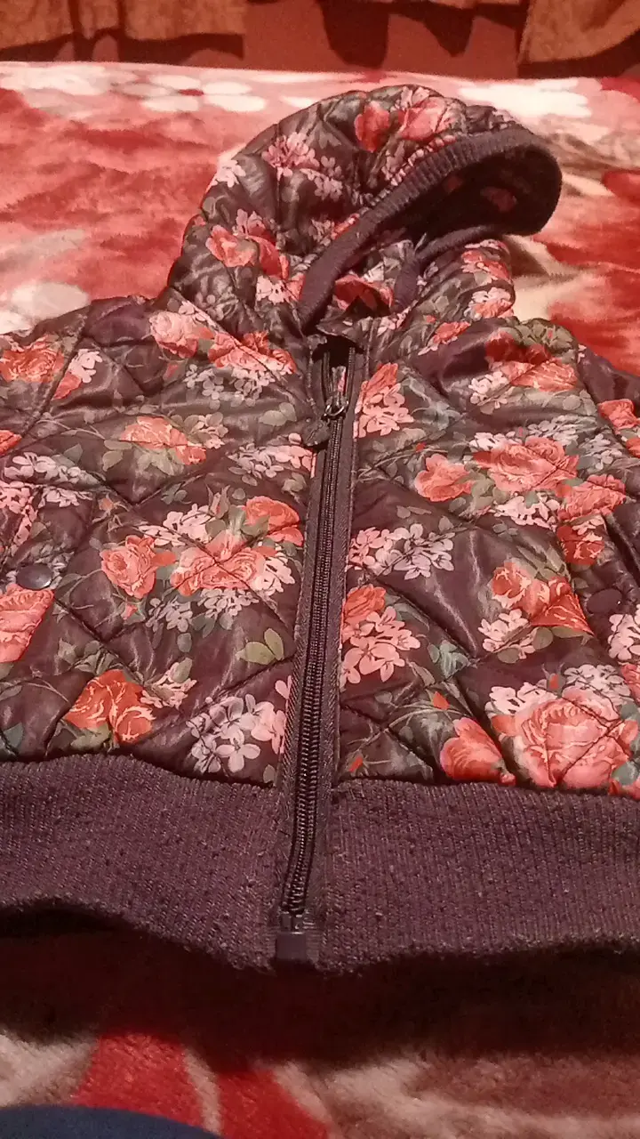 Chaqueta acolchada floral para niña - 2