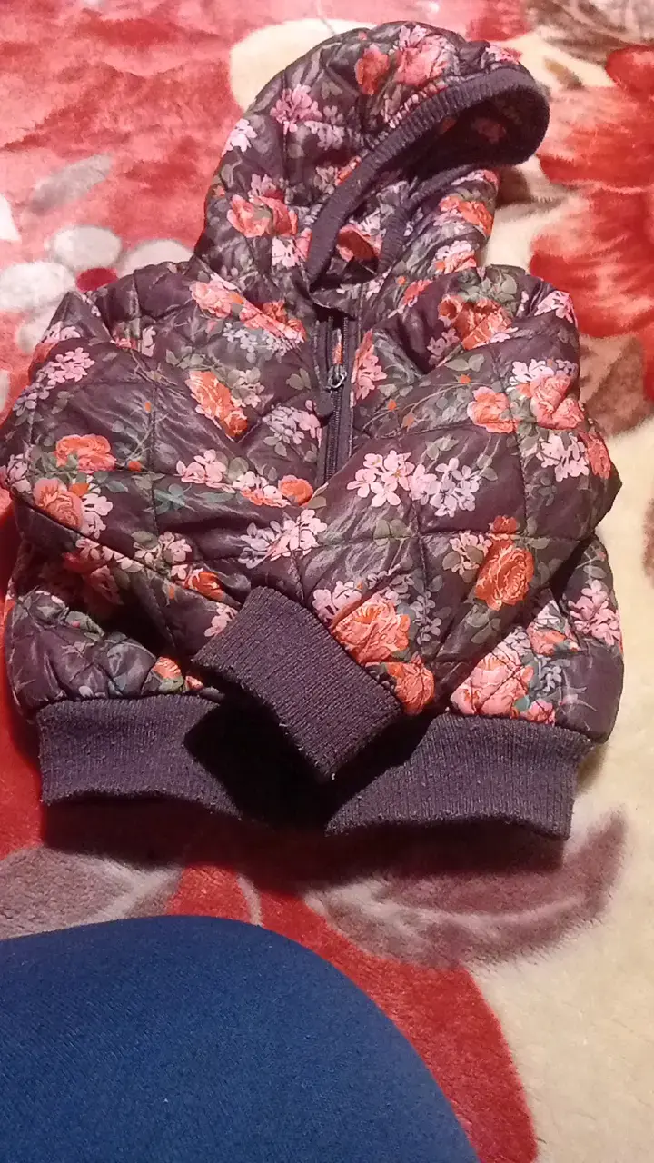 Chaqueta acolchada floral para niña - 3