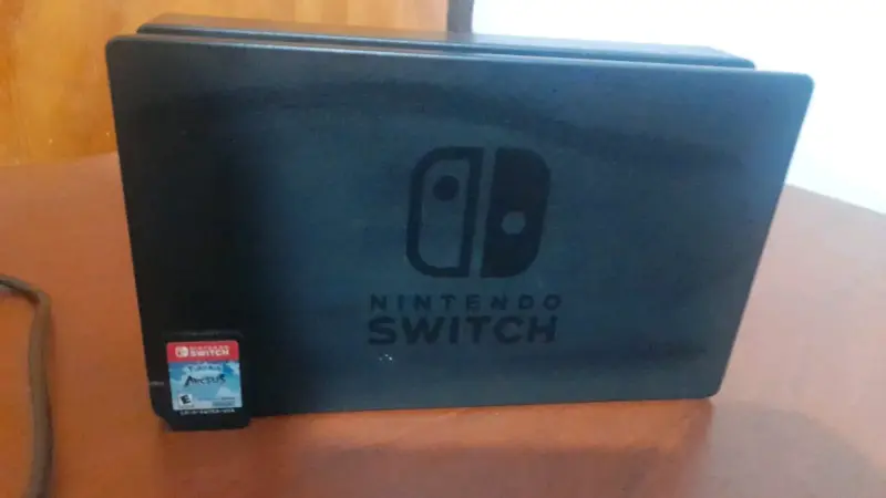 Consola Nintendo Switch con cargador y juego - 2