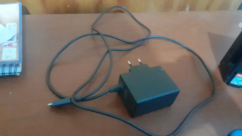 Consola Nintendo Switch con cargador y juego - 4