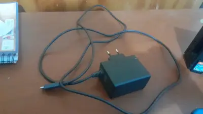 Consola Nintendo Switch con cargador y juego - miniatura 4