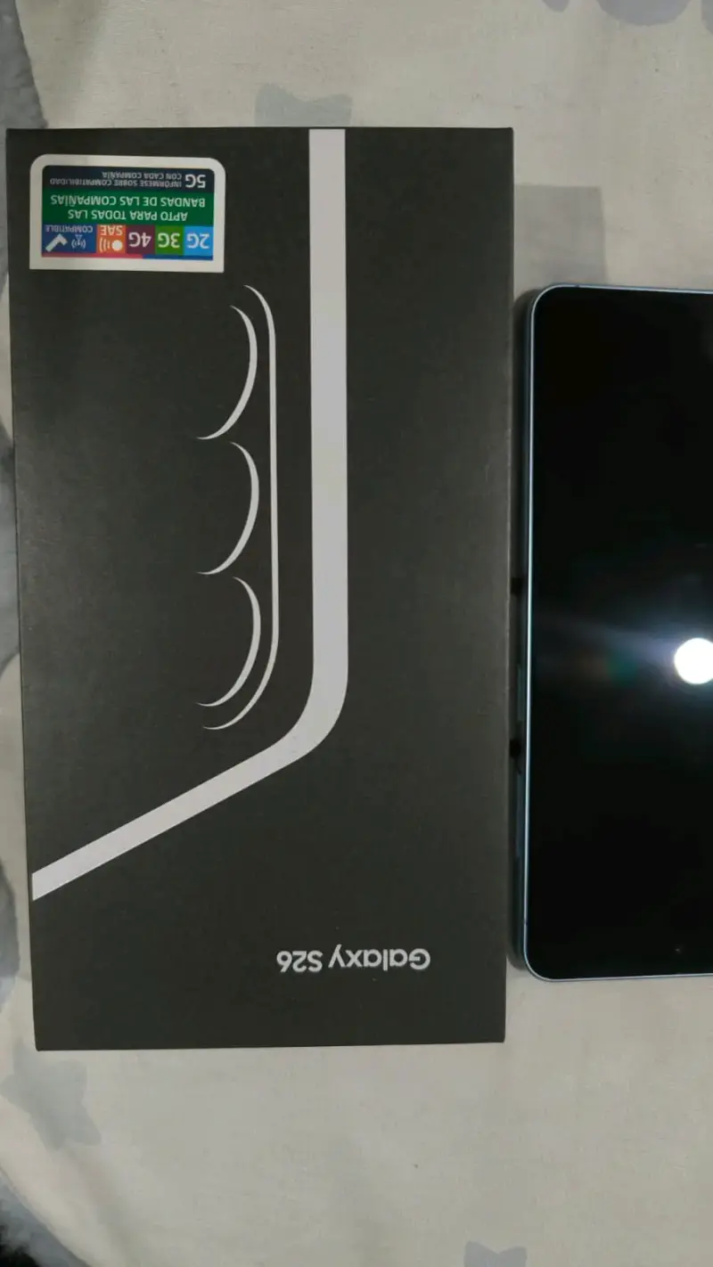 Samsung Galaxy S26 con caja y cargador - 1