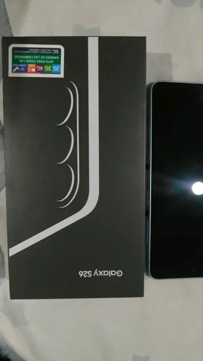 Samsung Galaxy S26 con caja y cargador - miniatura 1