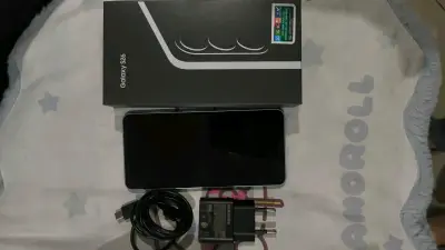Samsung Galaxy S26 con caja y cargador - miniatura 2