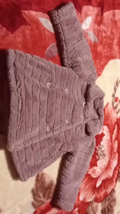 Abrigo de peluche para niña color lila - miniatura 1