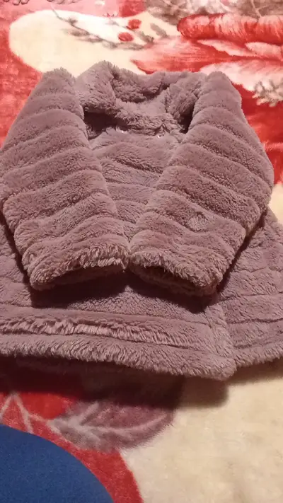 Abrigo de peluche para niña color lila - miniatura 3