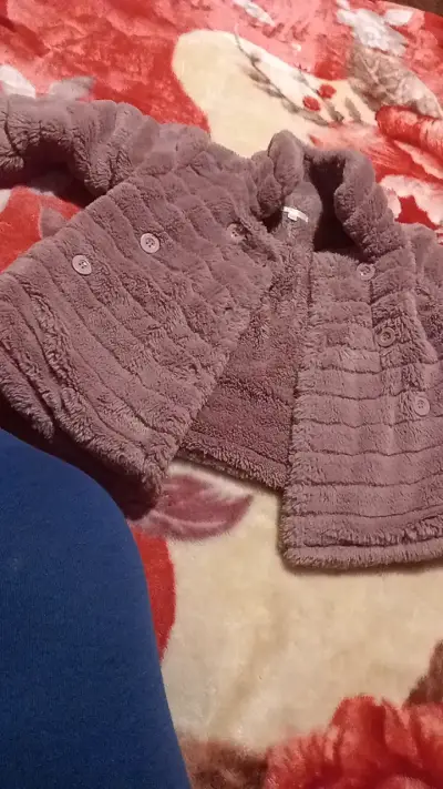 Abrigo de peluche para niña color lila - miniatura 4