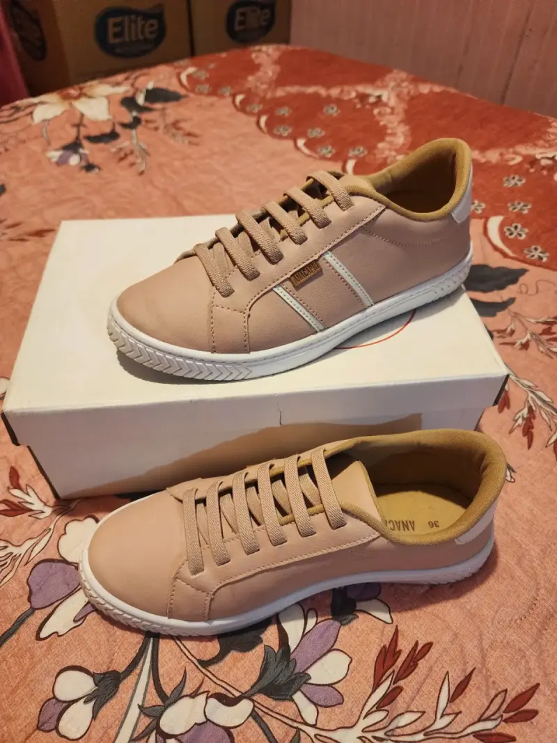 Zapatillas casuales beige para mujer