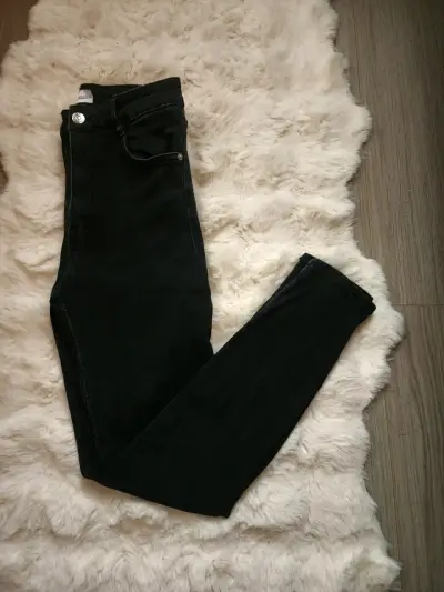 Jeans negros ajustados Zara para mujer - miniatura 1