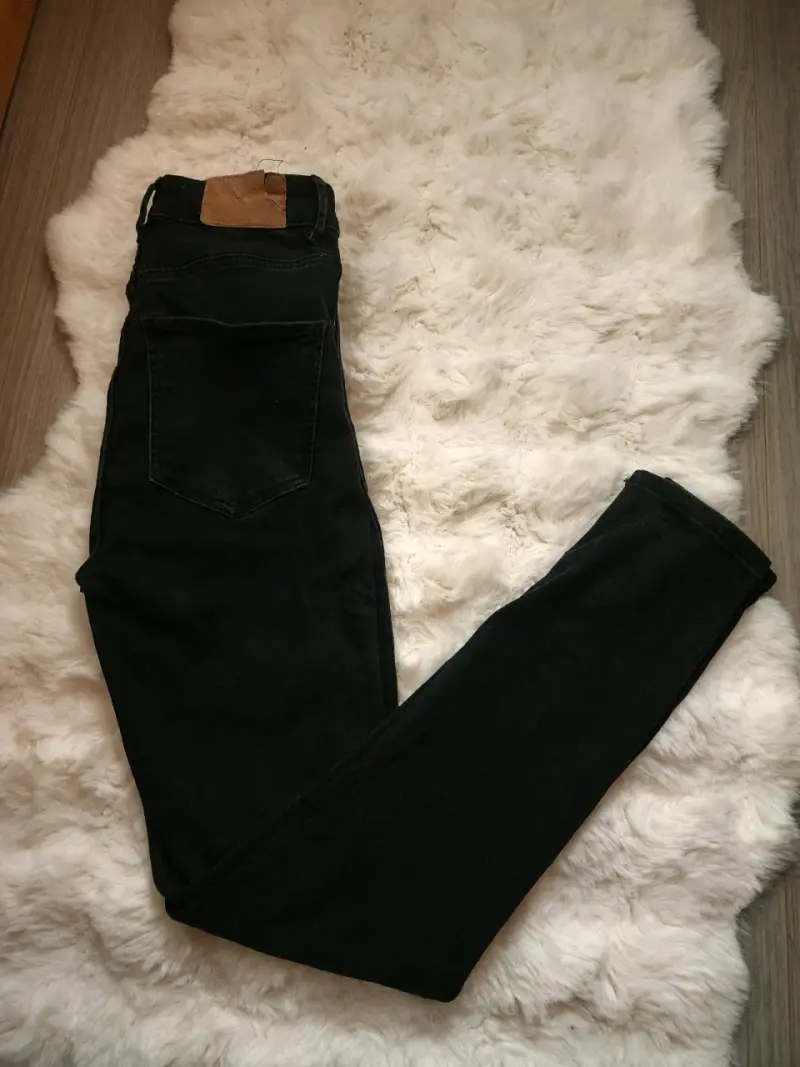 Jeans negros ajustados Zara para mujer - 3
