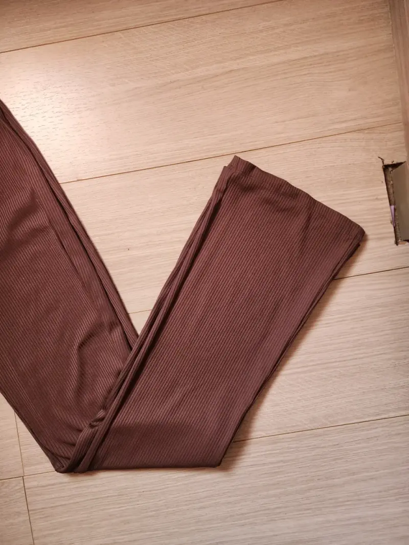 Pantalones acampanados marrones H&M Divided - 3