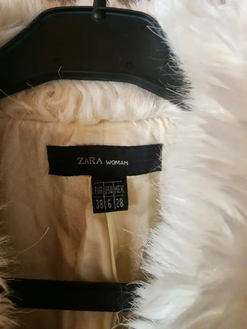 Abrigo Zara Mujer Beige con Cuello de Pelo - 3