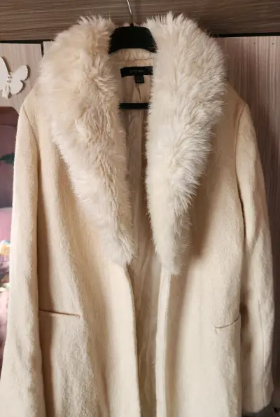 Abrigo Zara Mujer Beige con Cuello de Pelo - miniatura 4