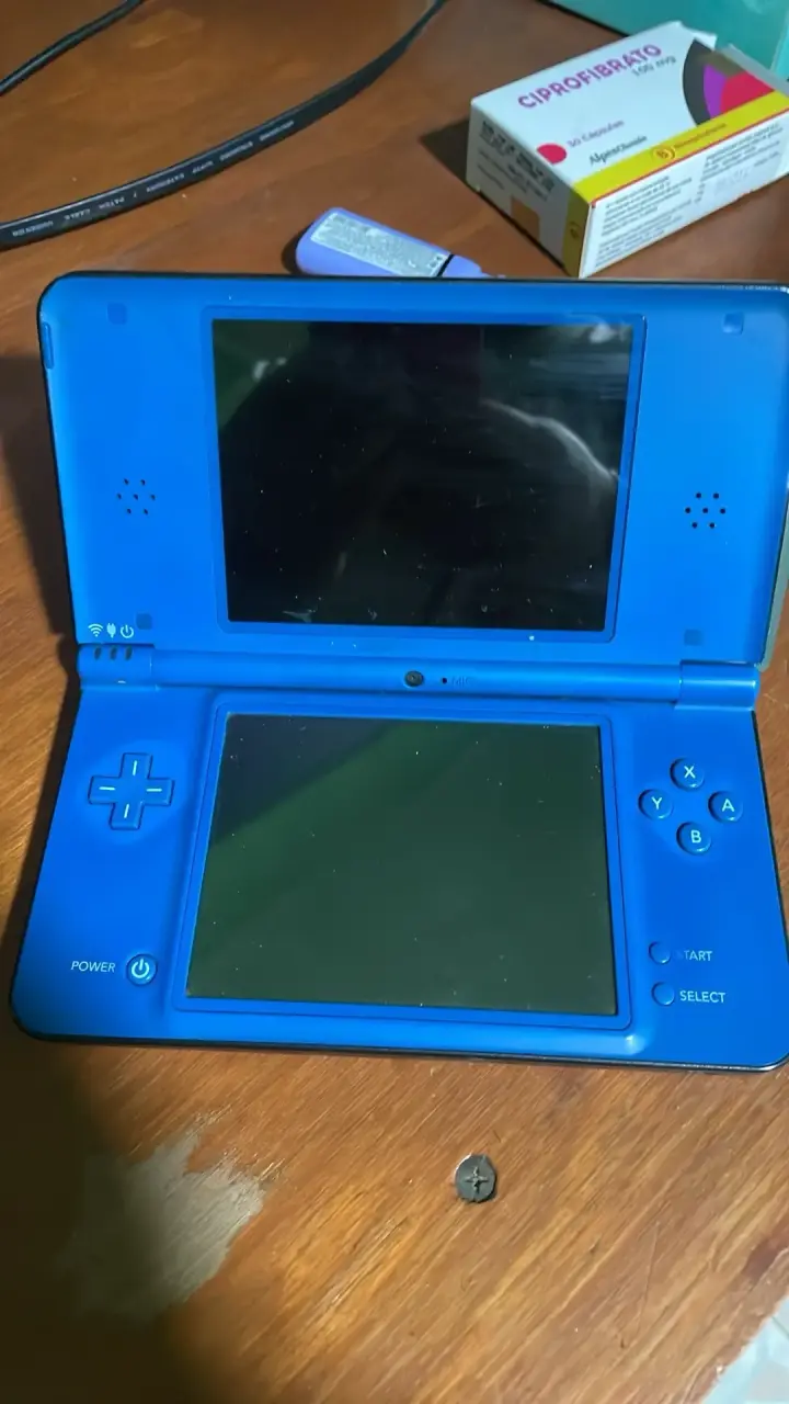 Consola portátil Nintendo DSi XL azul en buen estado - 1