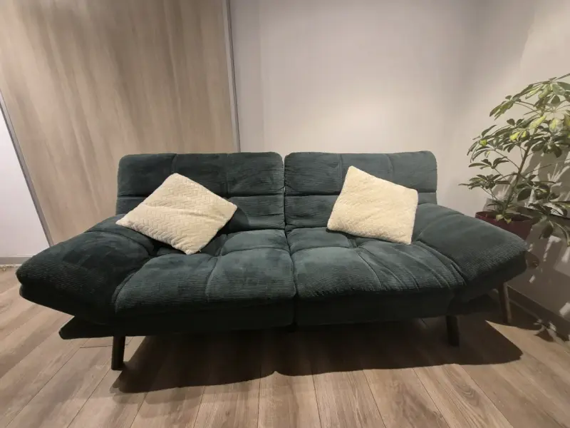 Sofá cama verde oscuro con cojines - 2