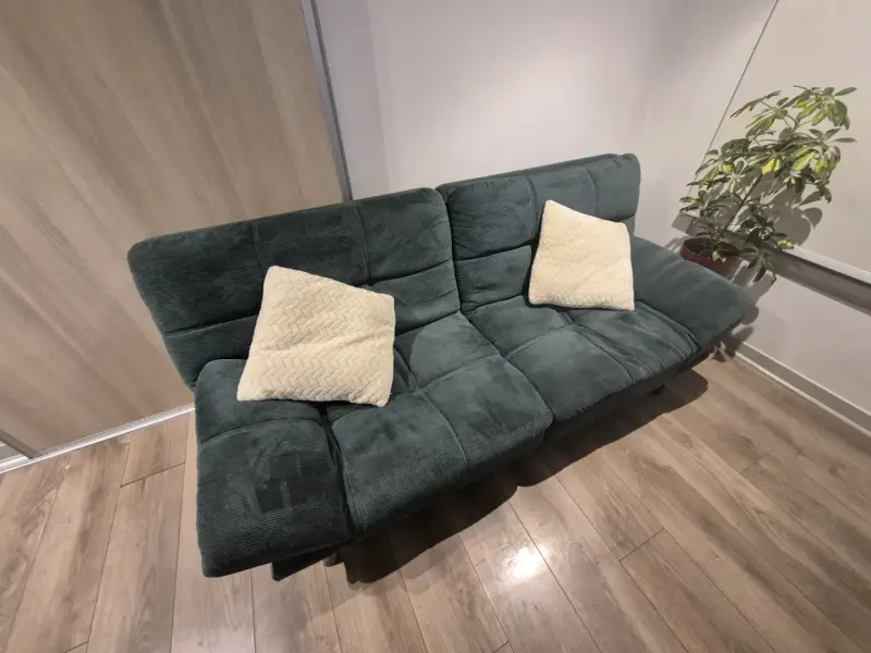 Sofá cama verde oscuro con cojines - 3