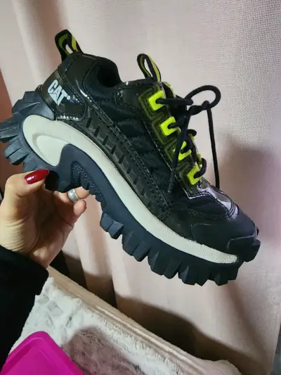 Zapatillas CAT negras con detalles verdes para mujer - miniatura 1