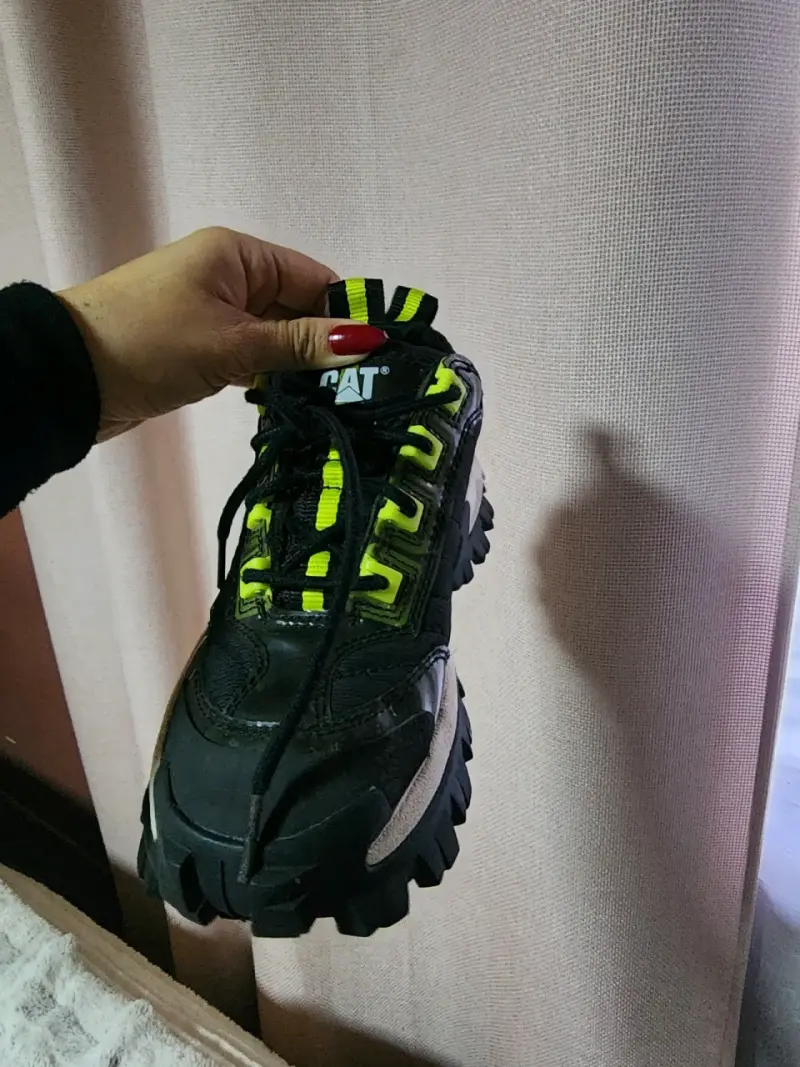 Zapatillas CAT negras con detalles verdes para mujer - 5