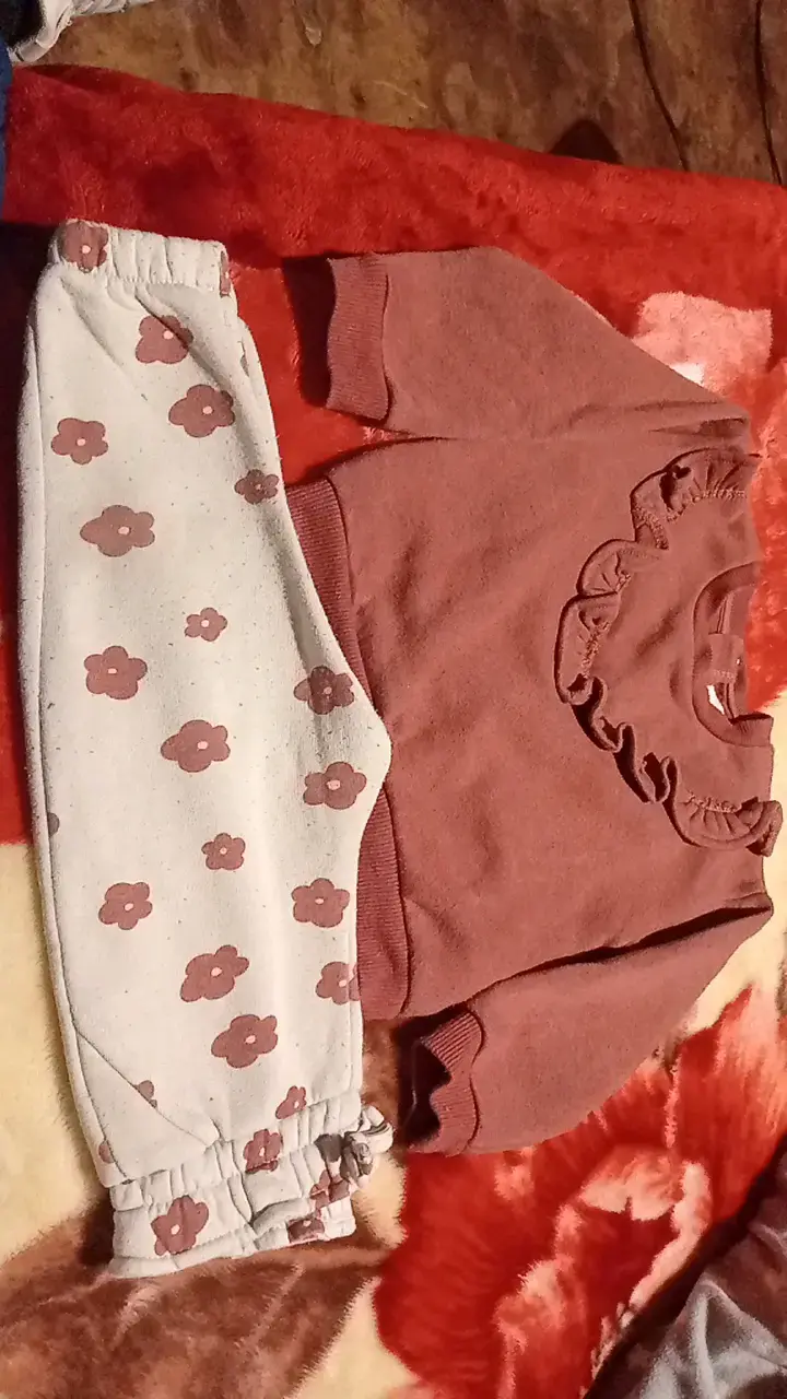 Conjunto de bebé rosado con flores - 1
