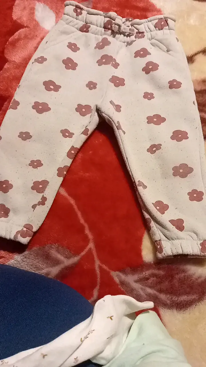 Conjunto de bebé rosado con flores - 4