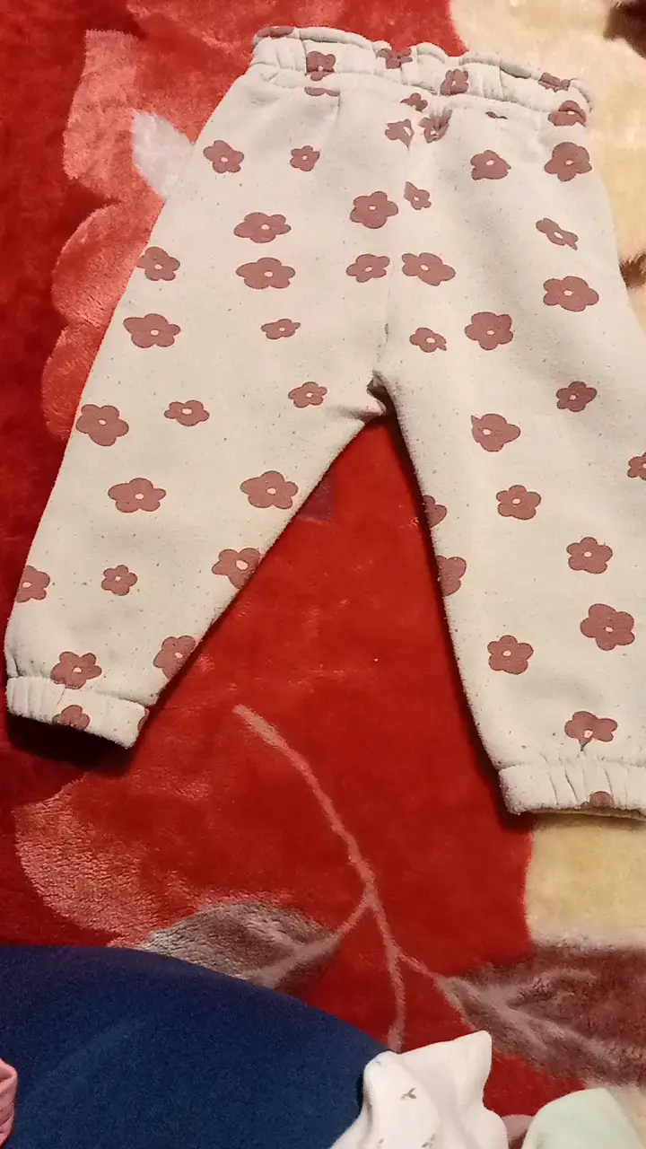 Conjunto de bebé rosado con flores - 5