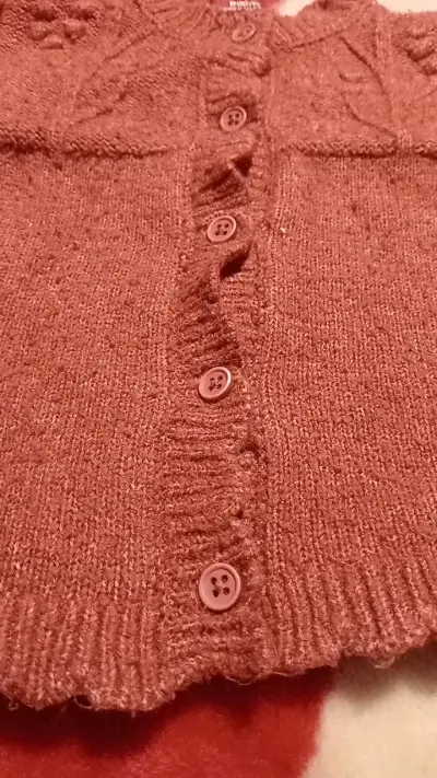 Chaleco tejido para bebé color terracota - miniatura 2