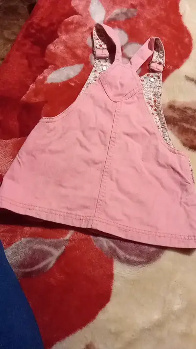 Jardinera rosa para niña con diseño de corazón - miniatura 2