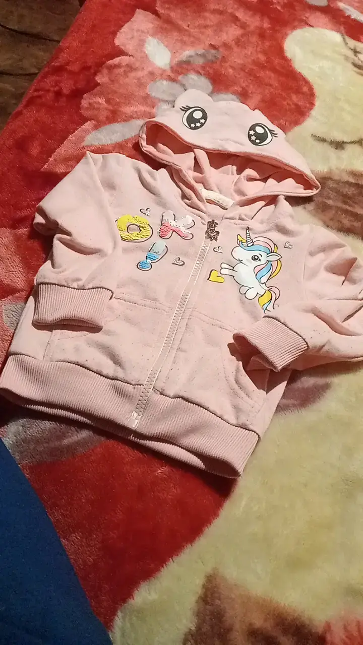 Polerón infantil rosa con unicornio y capucha - 2