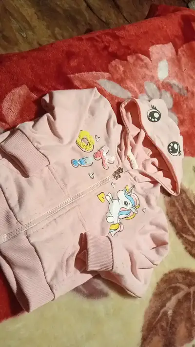 Polerón infantil rosa con unicornio y capucha - miniatura 5